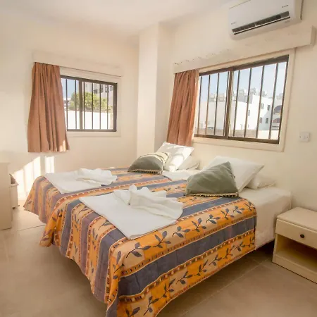 Rovers Apartman *